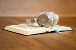 Voces para audiolibros y audioteatro